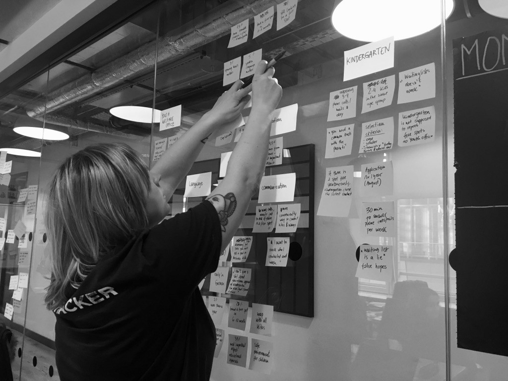 Sophie is Rearringing the Affinity Diagram